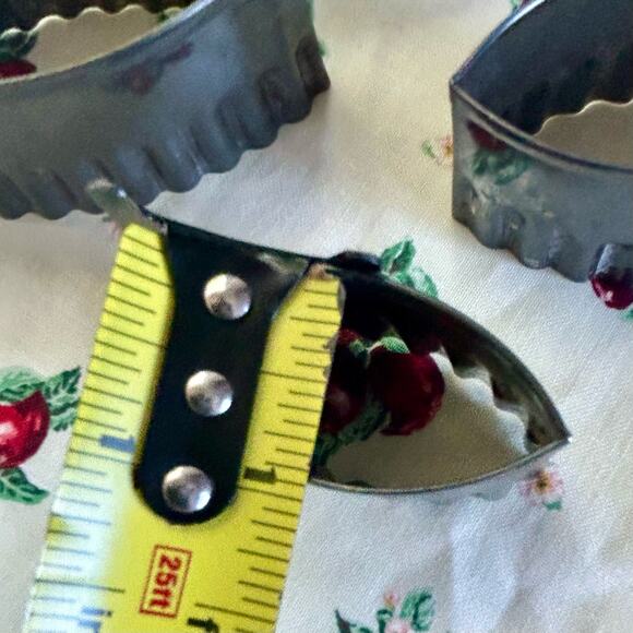 Vintage French 4 Piece Fluted Football Shaped Biscuit Cooke Cutters - Picture 16 of 16